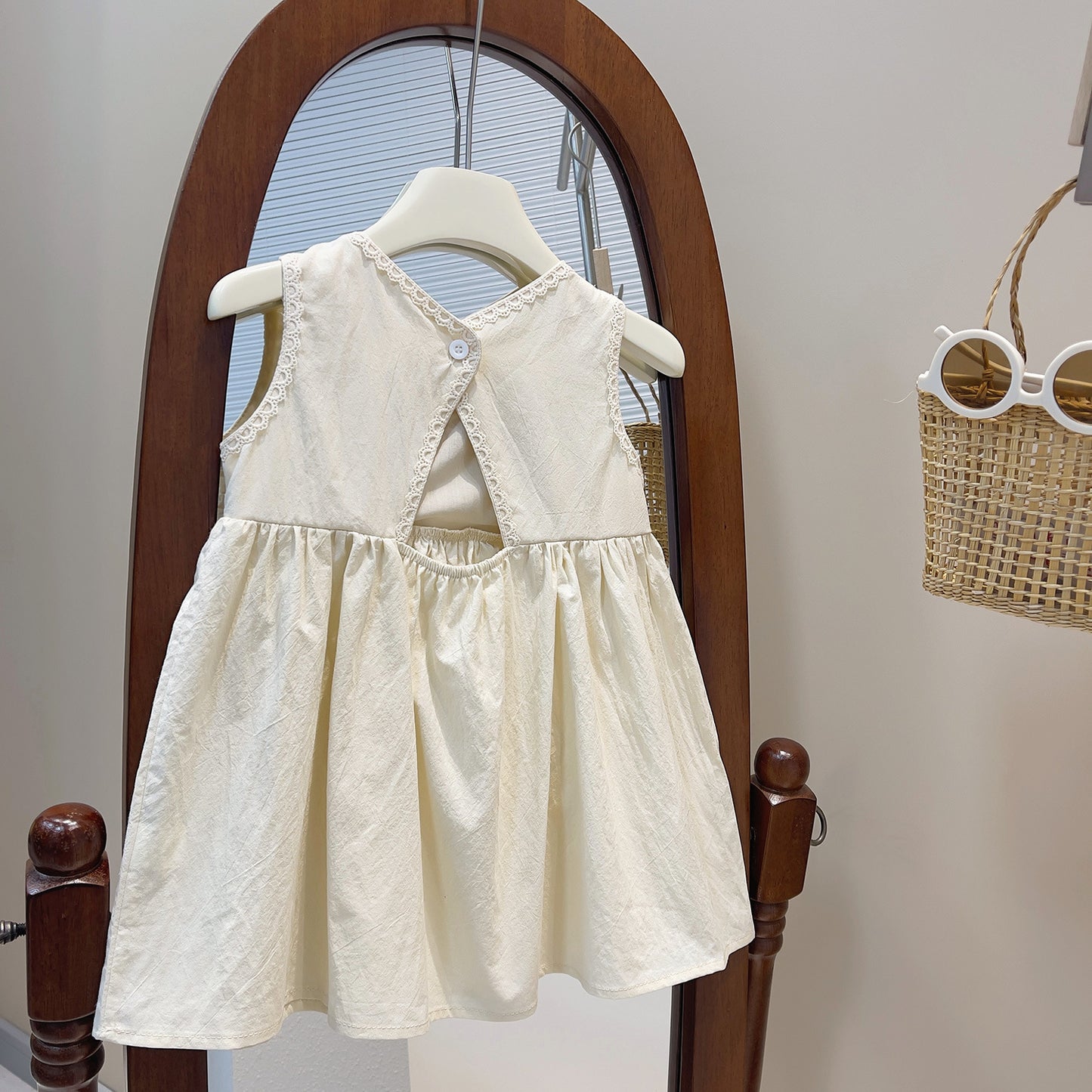 Vintage Floral Embroidered Sleeveless Dress