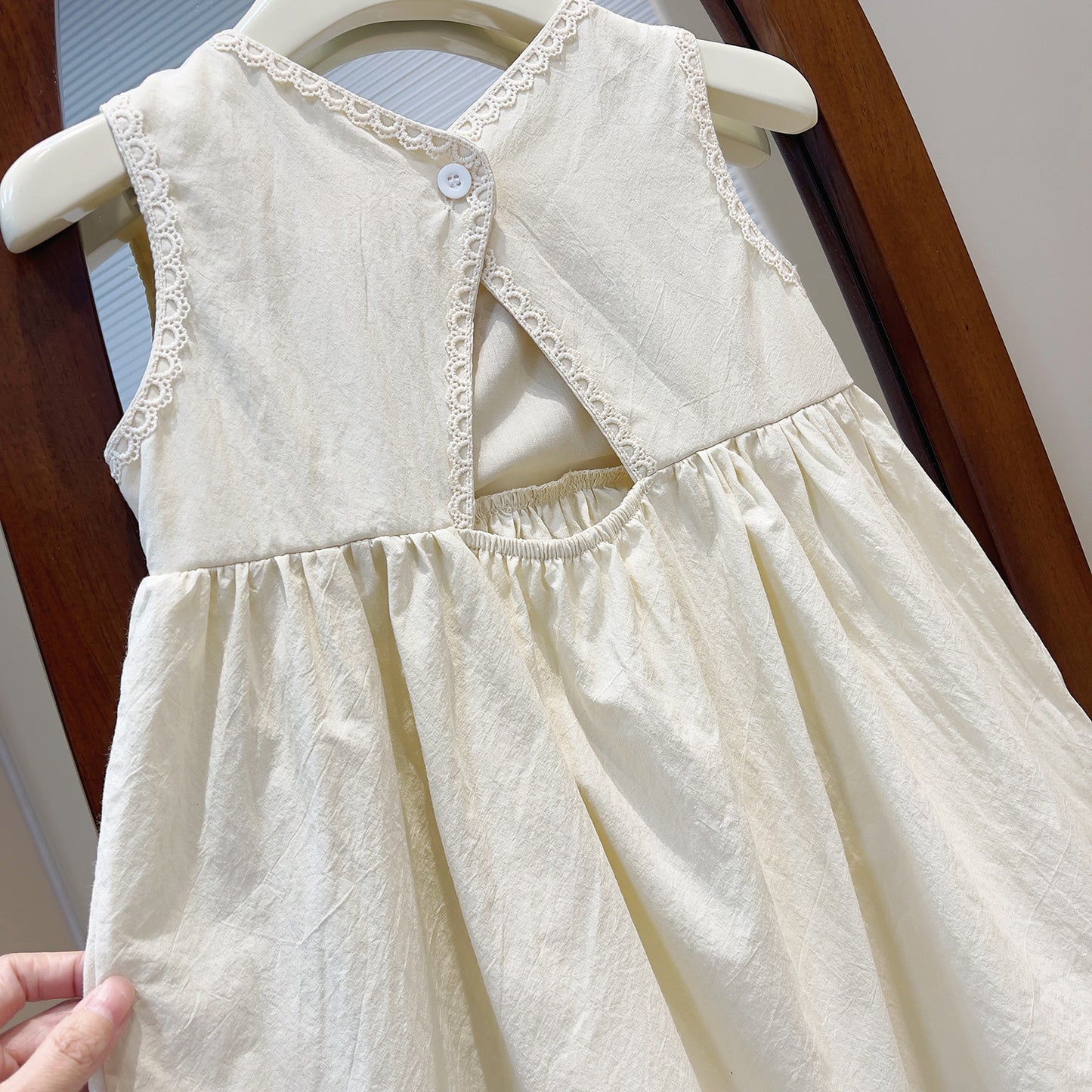 Vintage Floral Embroidered Sleeveless Dress