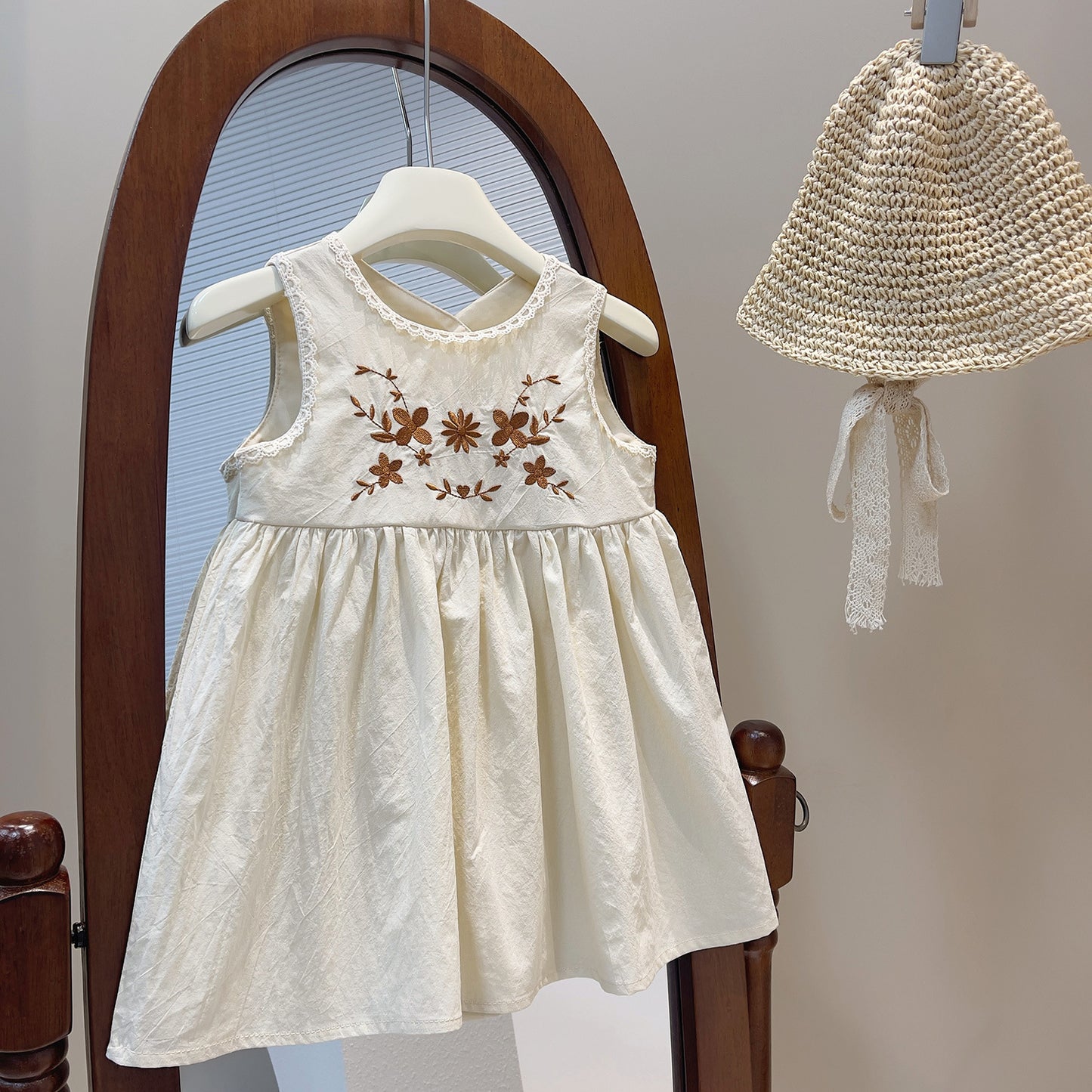 Vintage Floral Embroidered Sleeveless Dress