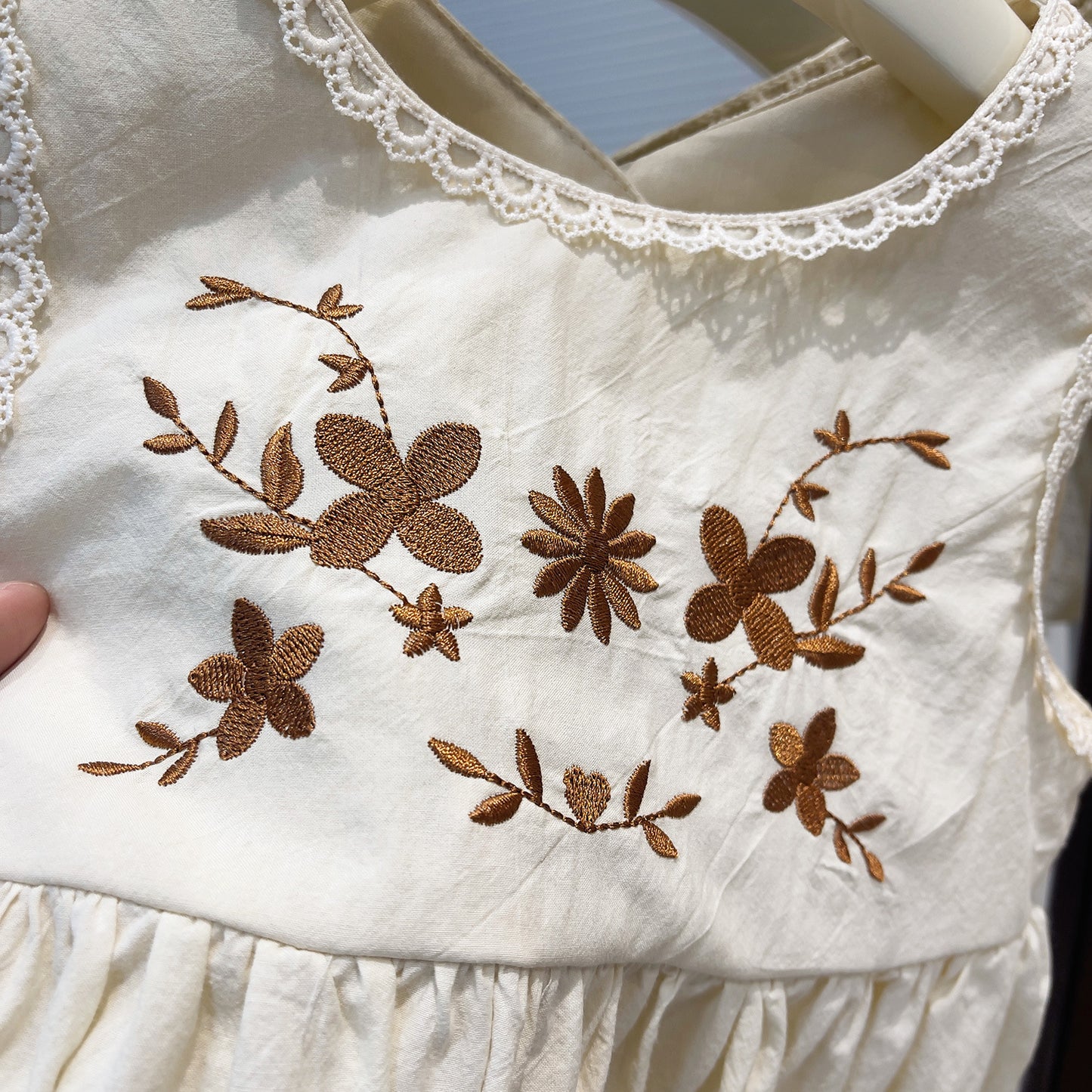 Vintage Floral Embroidered Sleeveless Dress