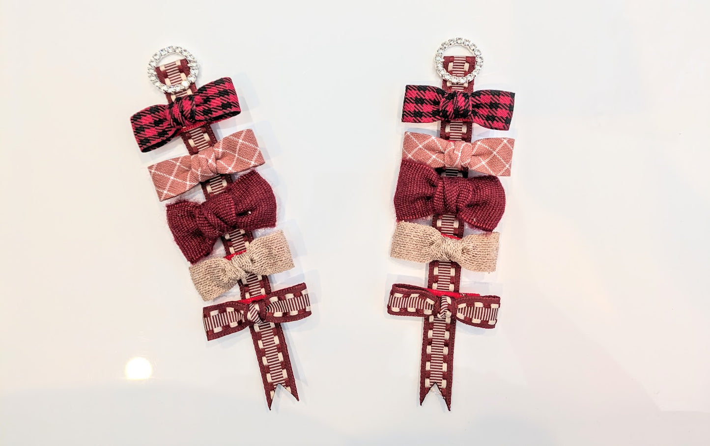 Holiday hair clip set with organizing stripe