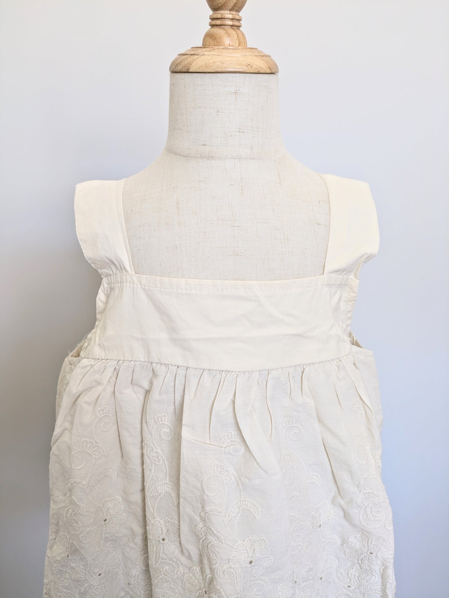 Summer ruffle shirt with lace pattern